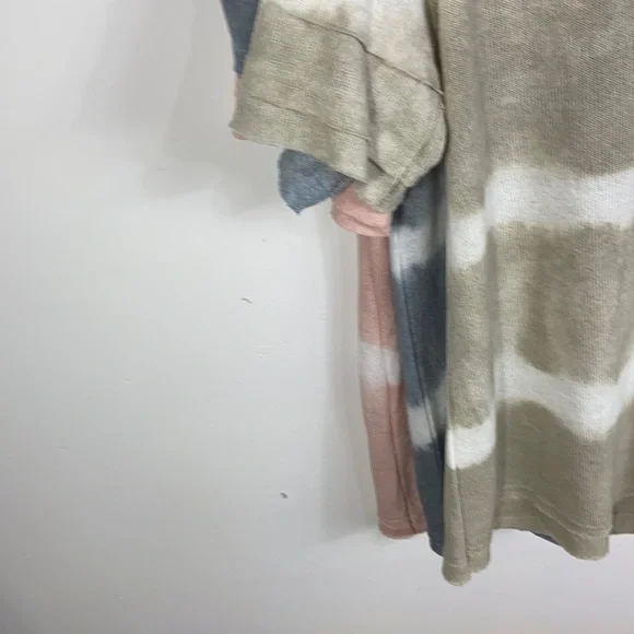 V neck tie dye POL top - Picture 5 of 5